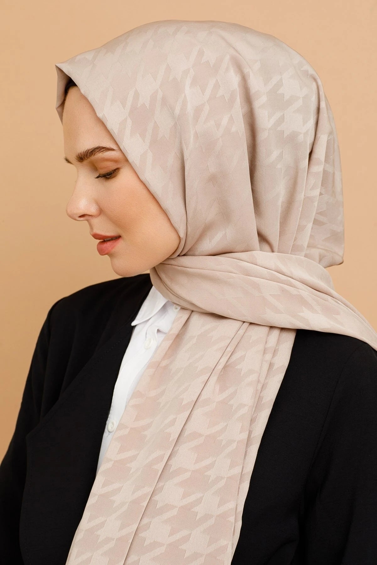 Houndstooth Pattern Silky Jacquard Shawl - Beige