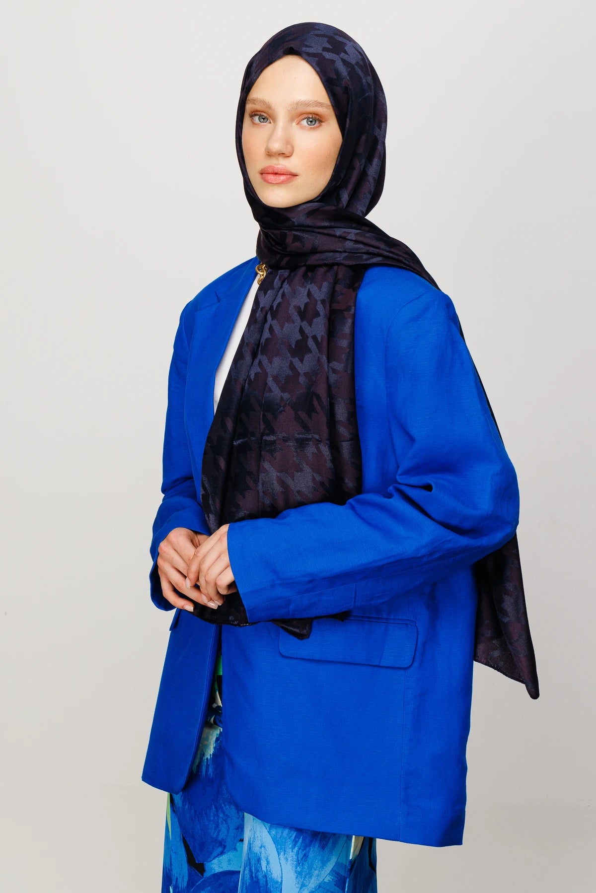 Houndstooth Pattern Shiny Jacquard Shawl - Navy blue