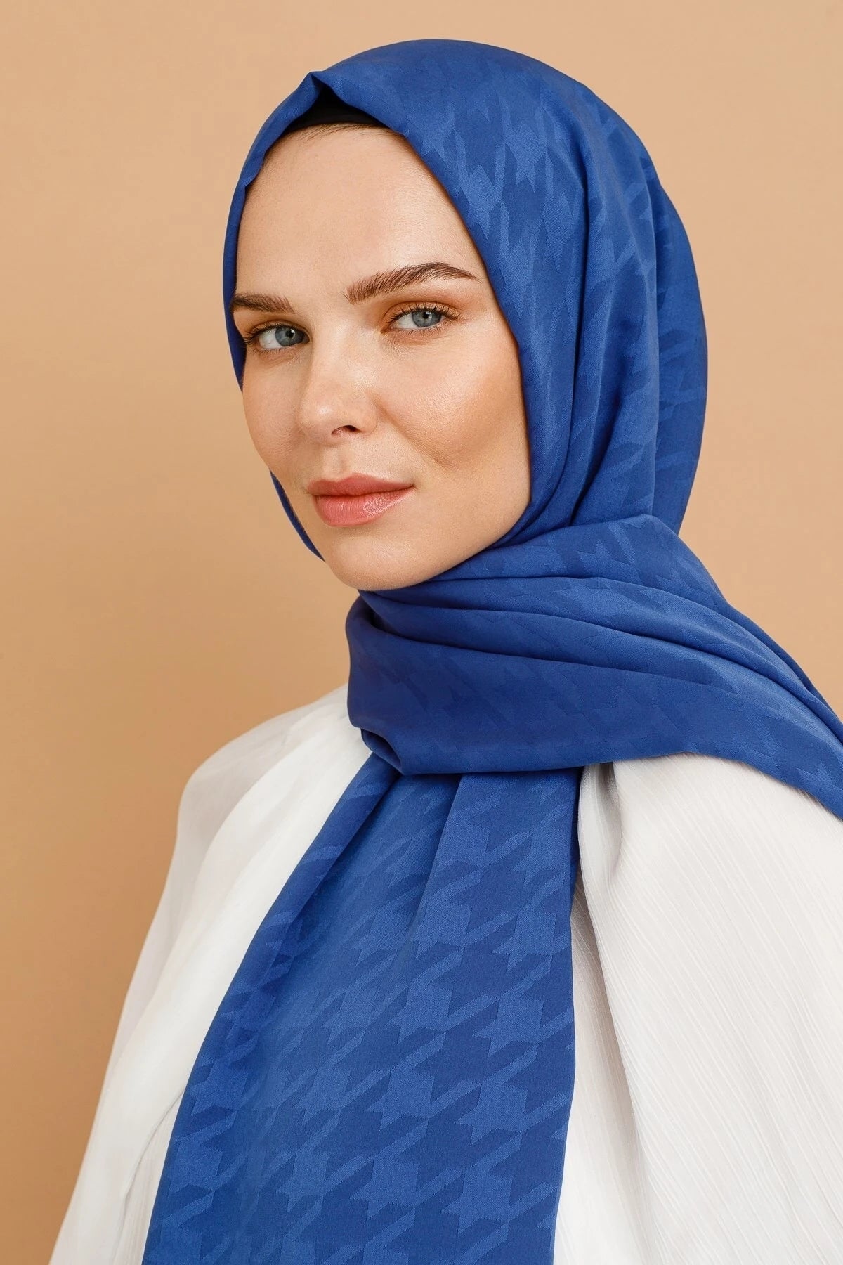 Houndstooth Pattern Silky Jacquard Shawl - Indigo