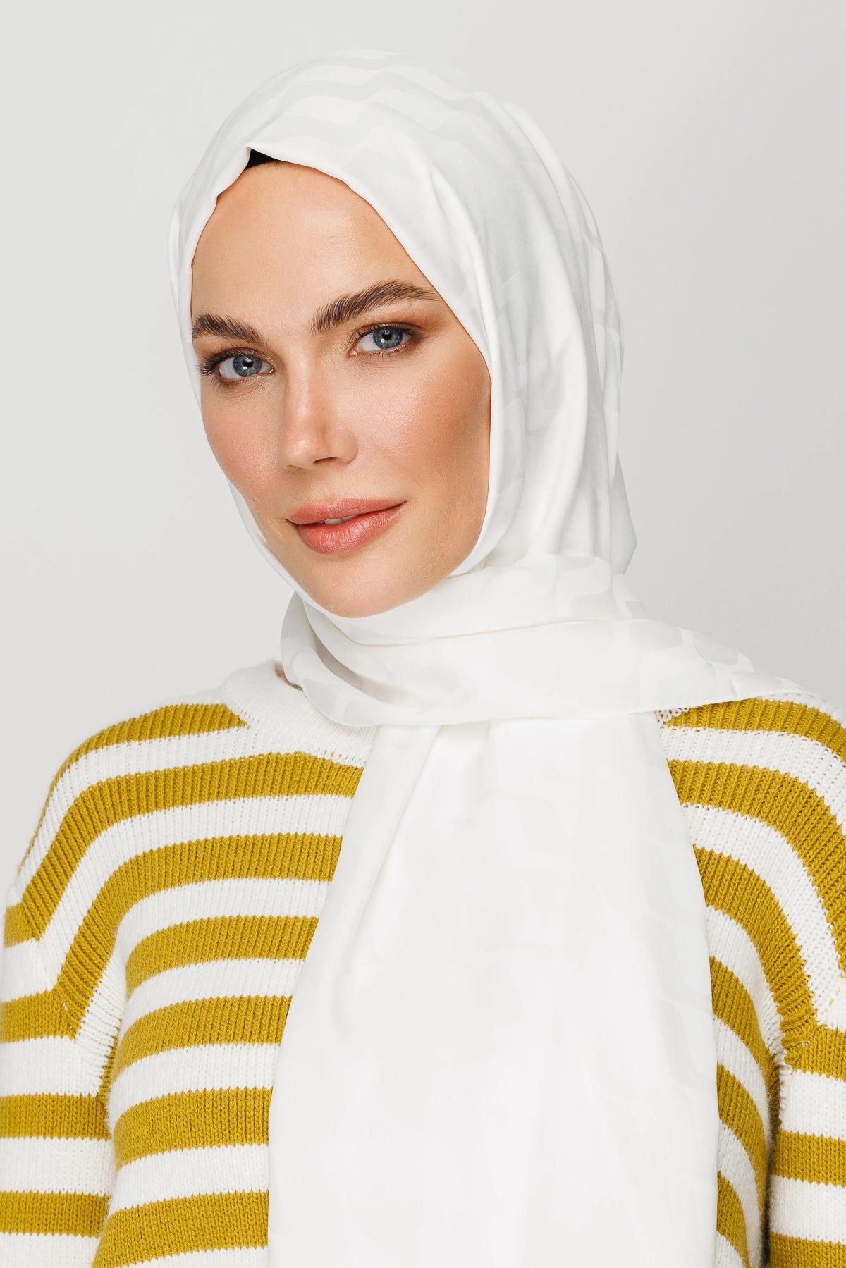 Wave Pattern Silky Jacquard Scarf - Ecru