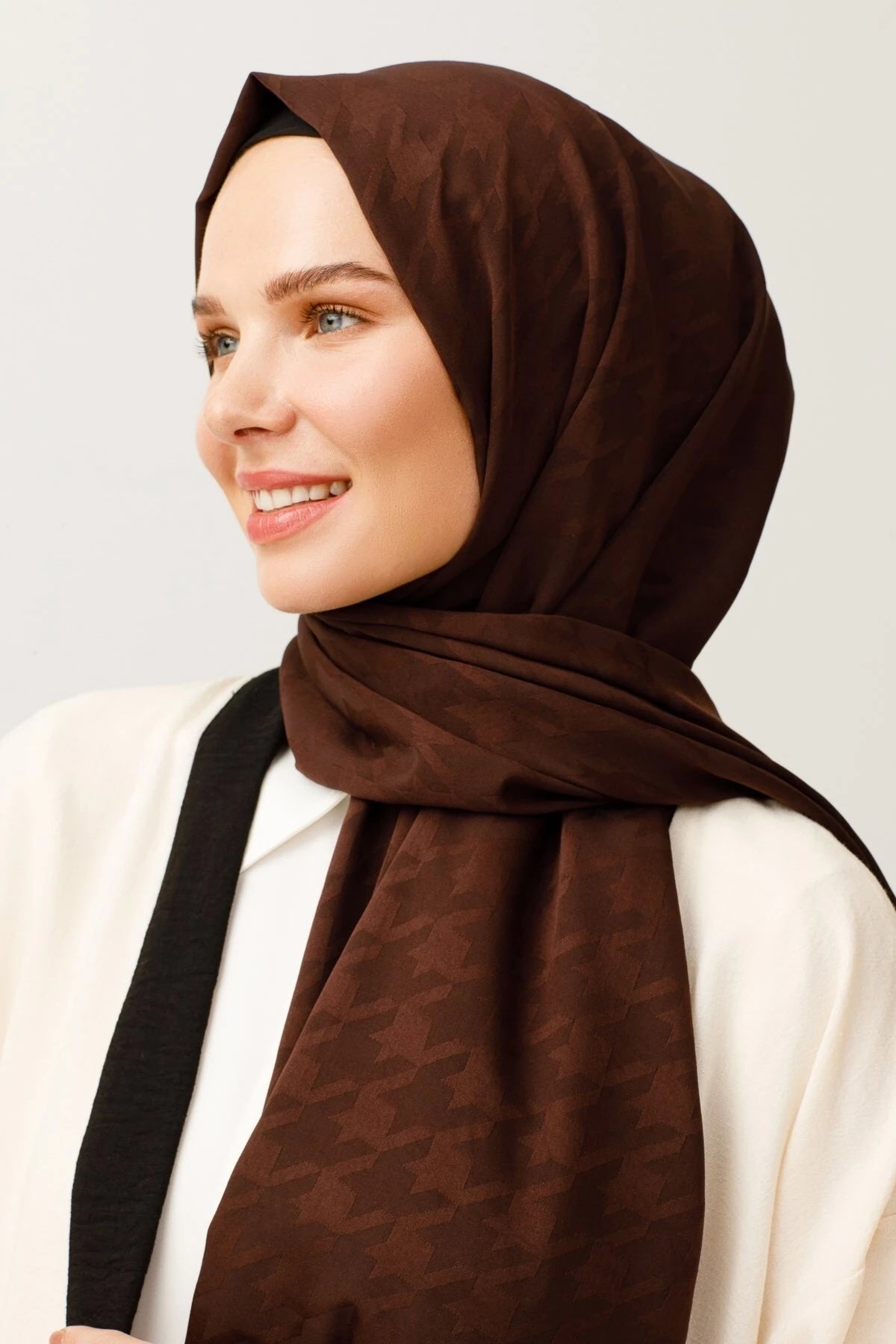 Houndstooth Pattern Silky Jacquard Shawl - Bitter Coffee