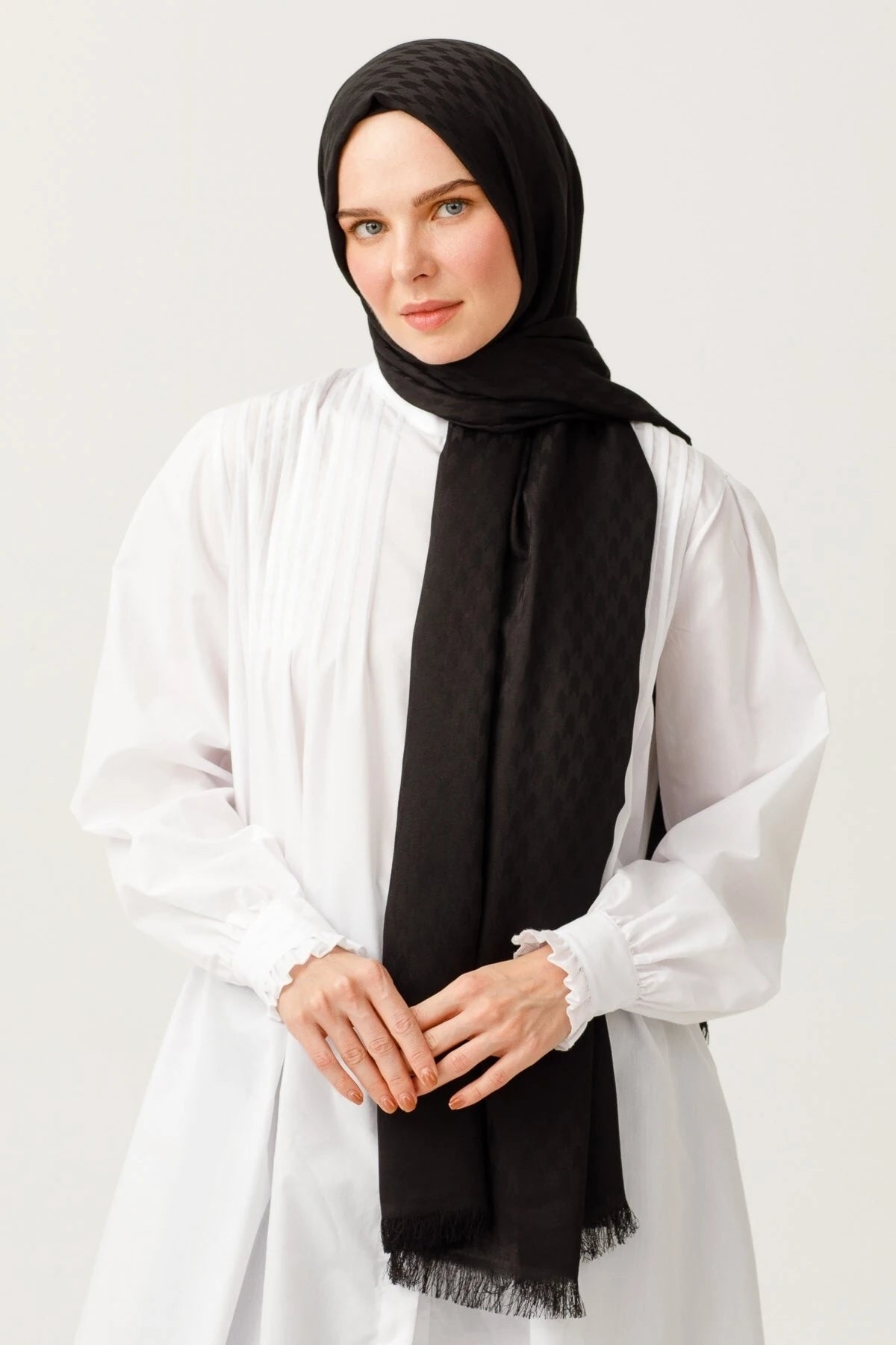 Swallow Pattern Cotton Jacquard Shawl - Black