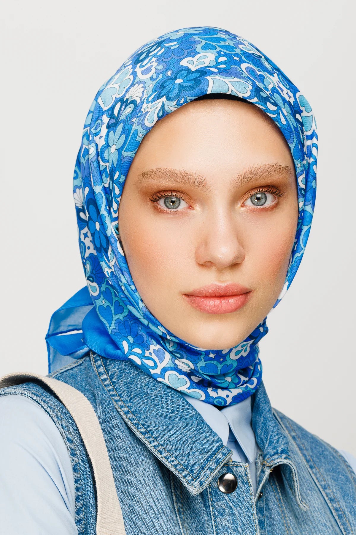 Daisy Pattern Digital Soft Scarf - Ice Blue