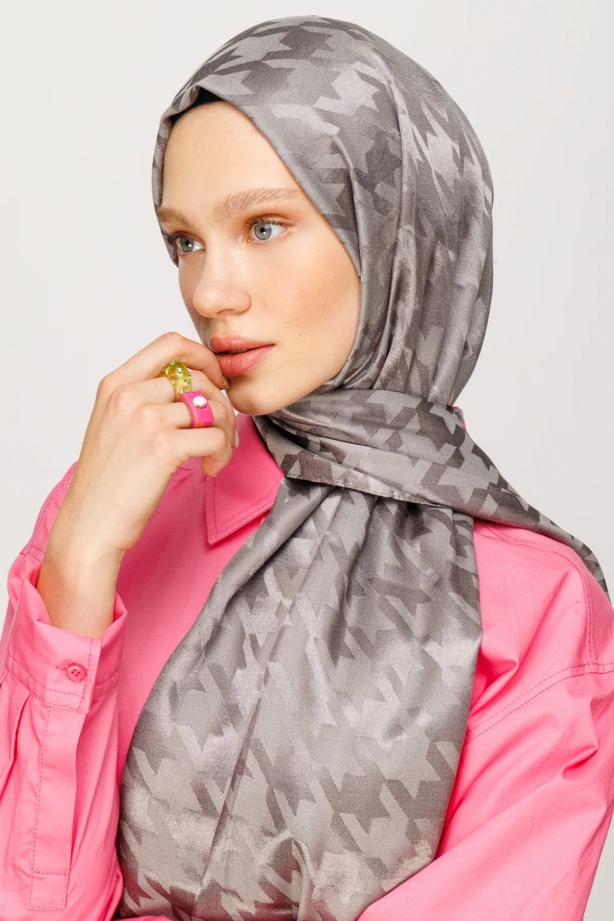 Houndstooth Pattern Shiny Jacquard Shawl - Smoke
