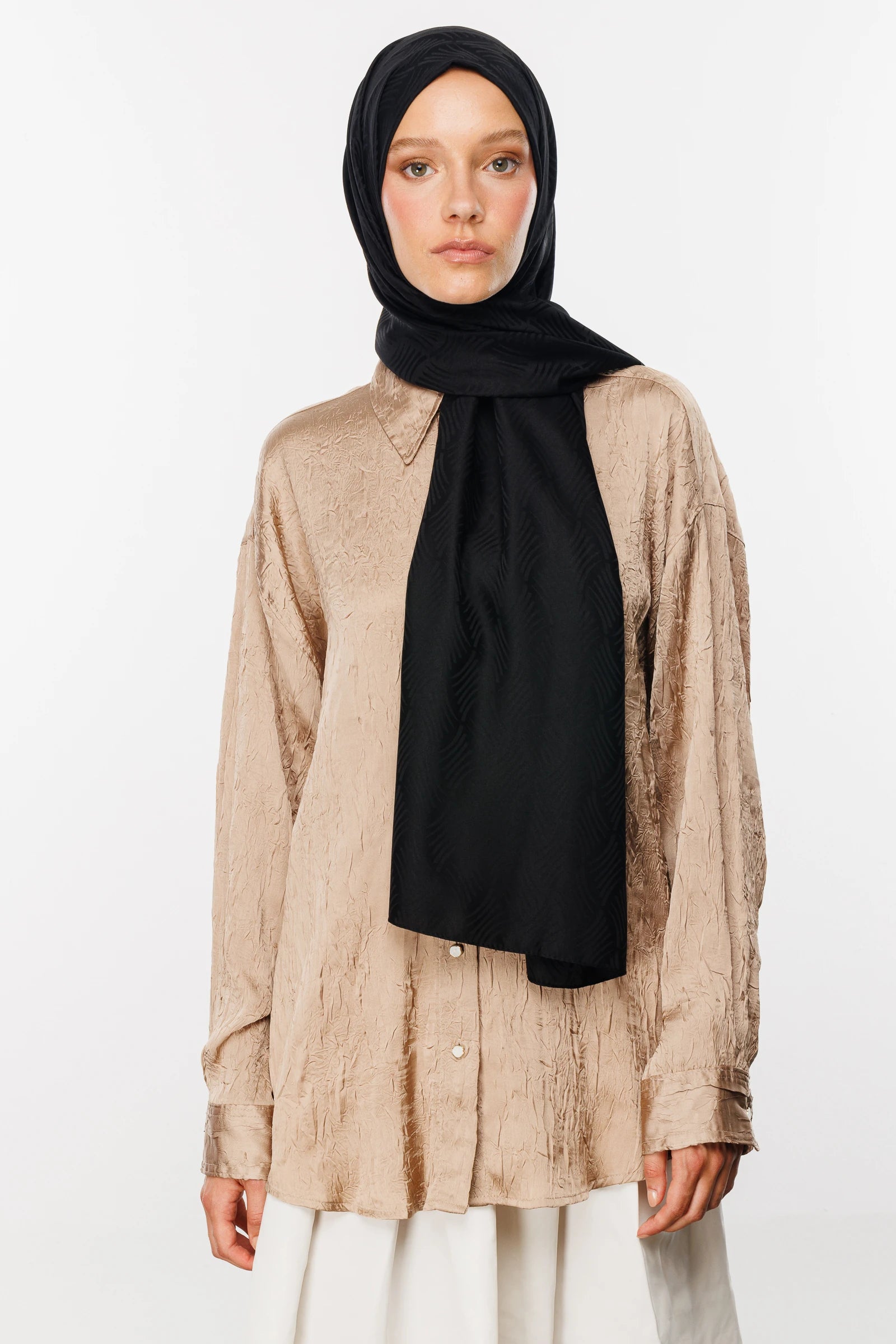 Aura Pattern Silky Jacquard Scarf - Black