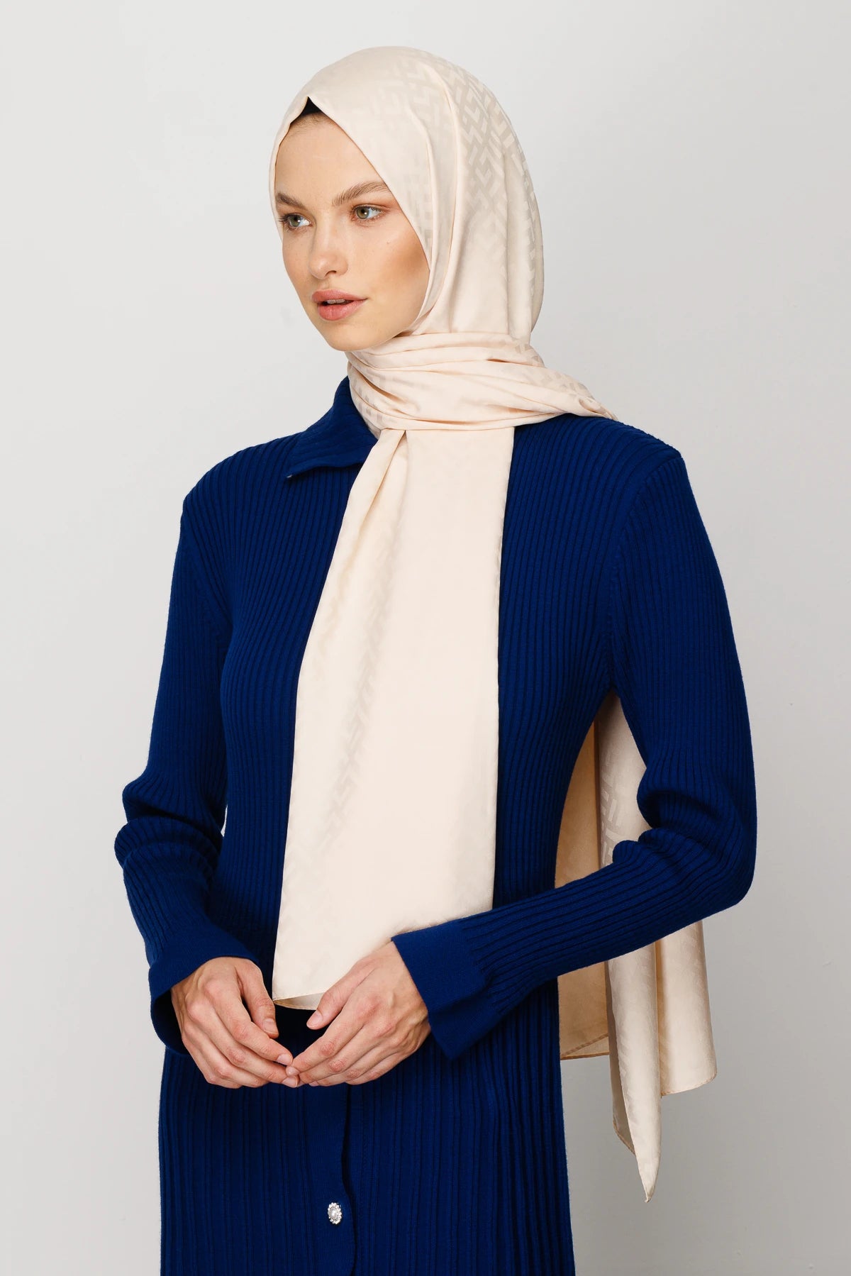 Z Pattern Silky Jacquard Scarf - Cream