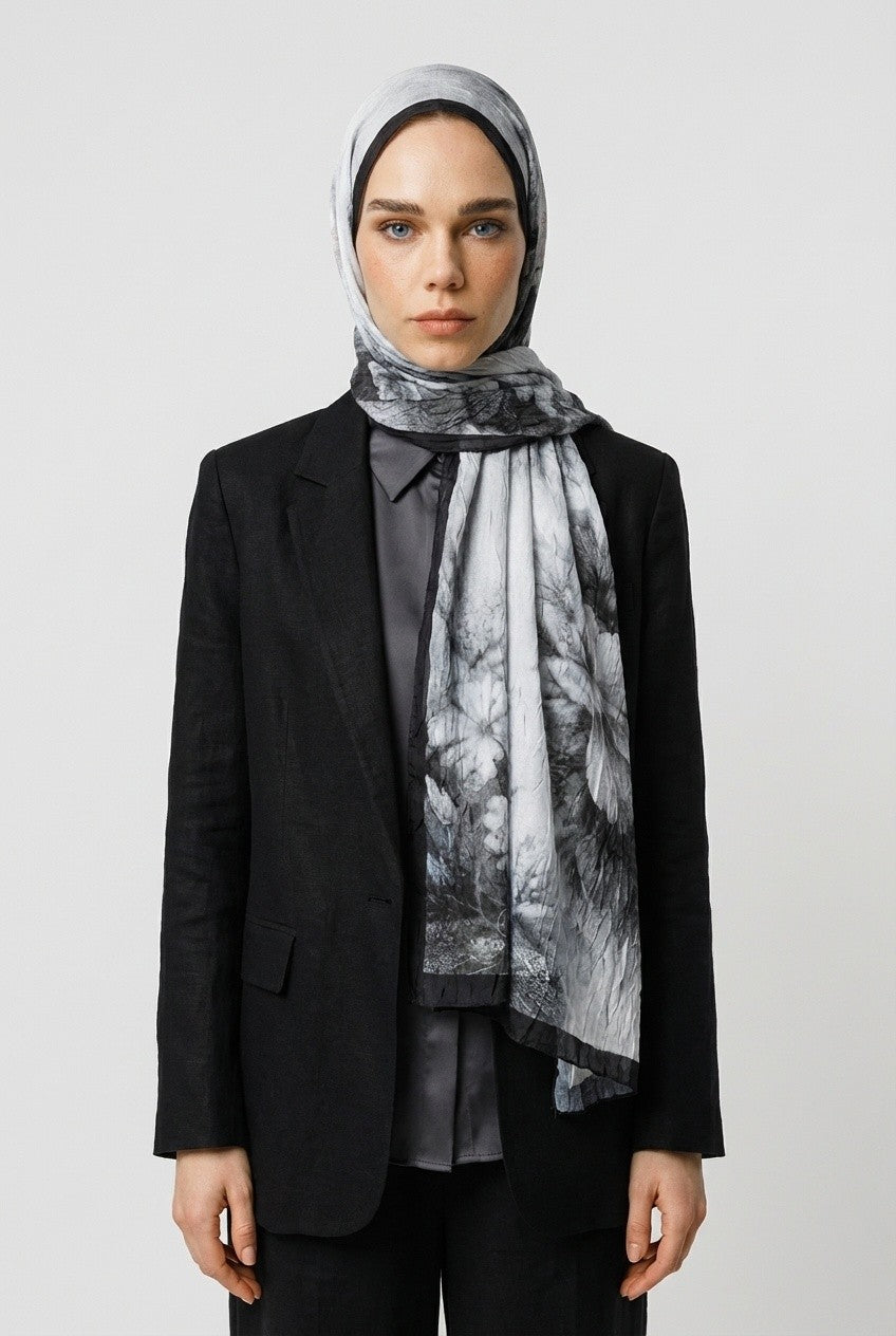 Grown Pattern Neo Crash Shawl - Black